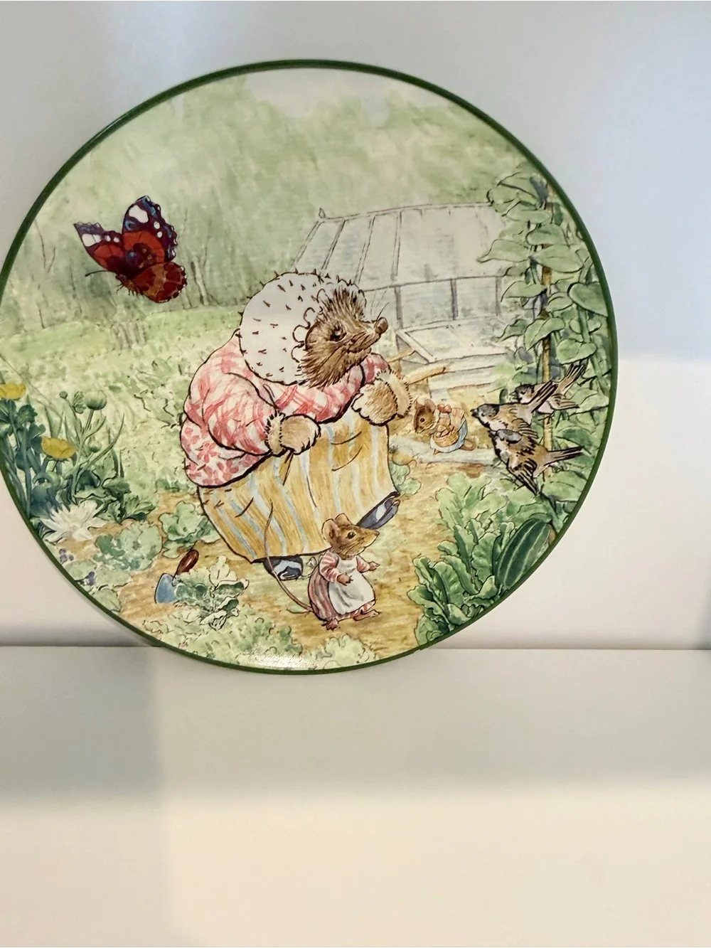 Williams Sonoma Beatrix Potter Mrs Tiggy-Winkle 8.5” Plate 2025 Chipped